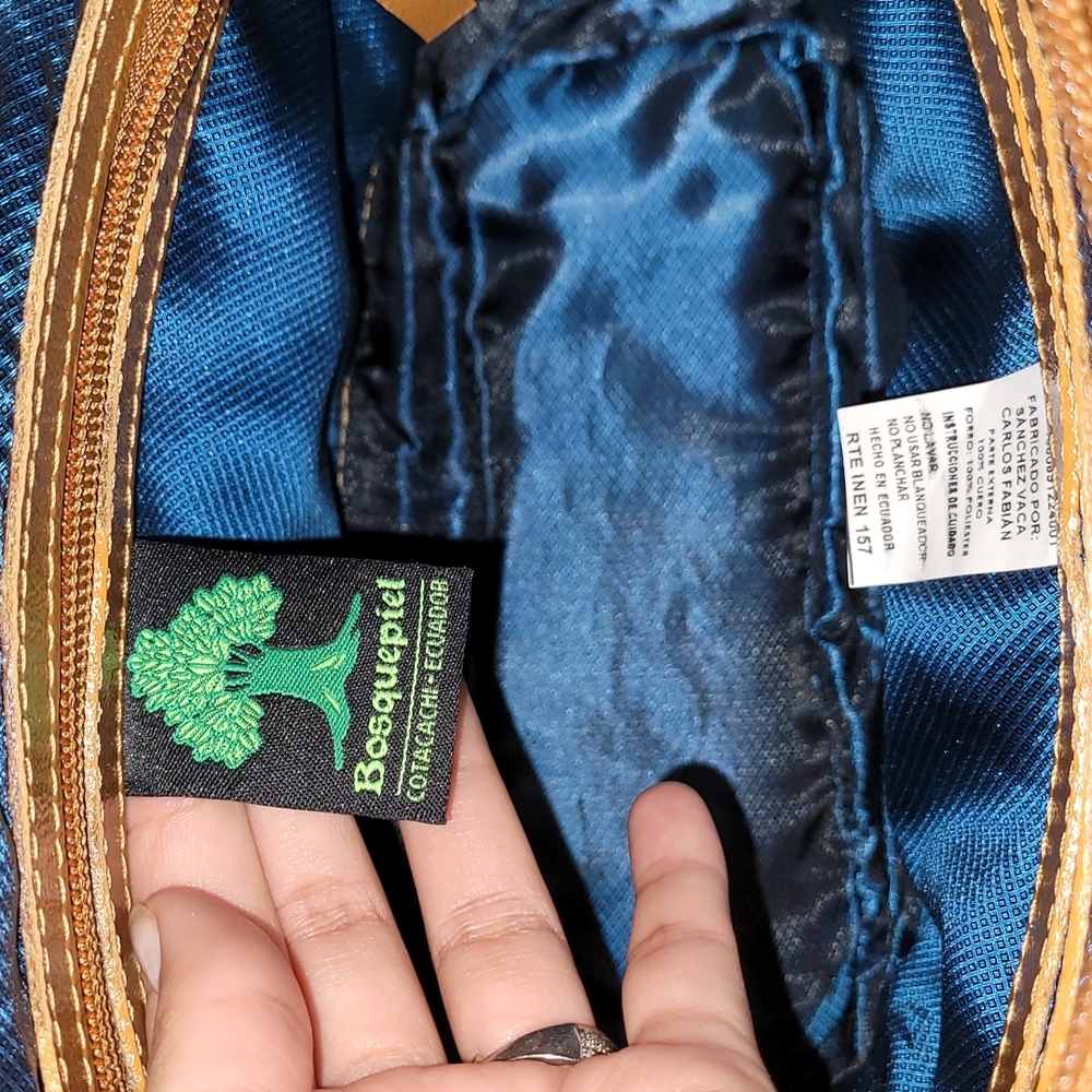 On Hold Leather purse made in Ecuador 🇪🇨 8in and 10 width Host pick 🥳🎉 New - Picture 6 of 12